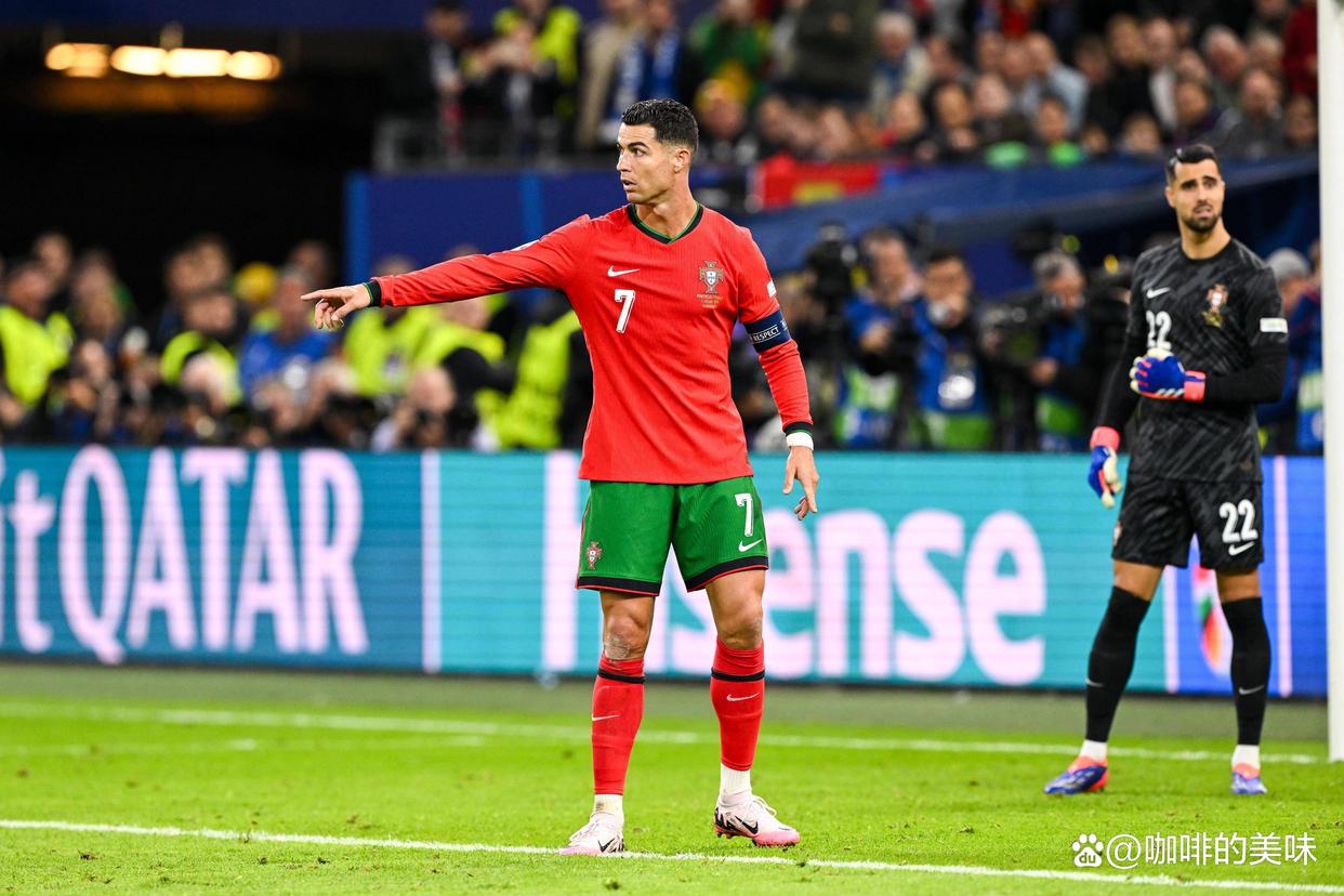 包含C罗迎来五赛季高光表现，瑞士队球迷沸腾！的词条